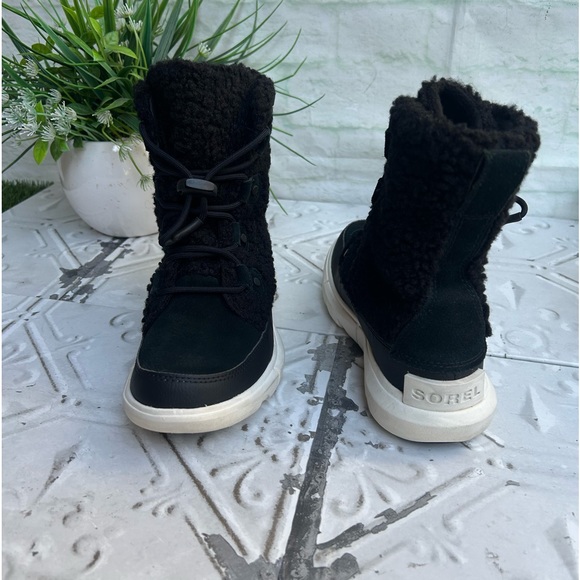 Sorel Explorer Faux Shearling
Waterproof Boot size 7 like new - Picture 12 of 16